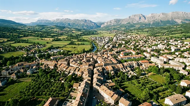 Vue aérienne — Hautes-Alpes — illustration, ne représente aucun établissement