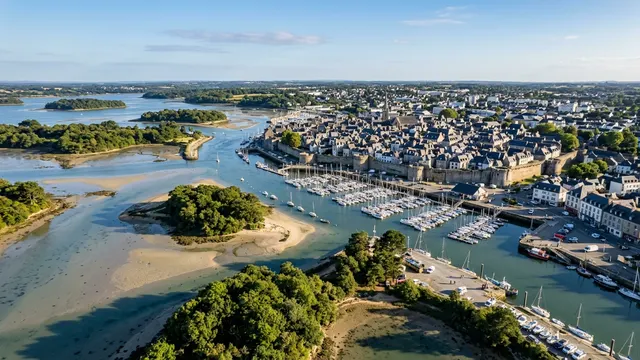 Vue aérienne — Morbihan — illustration, ne représente aucun établissement